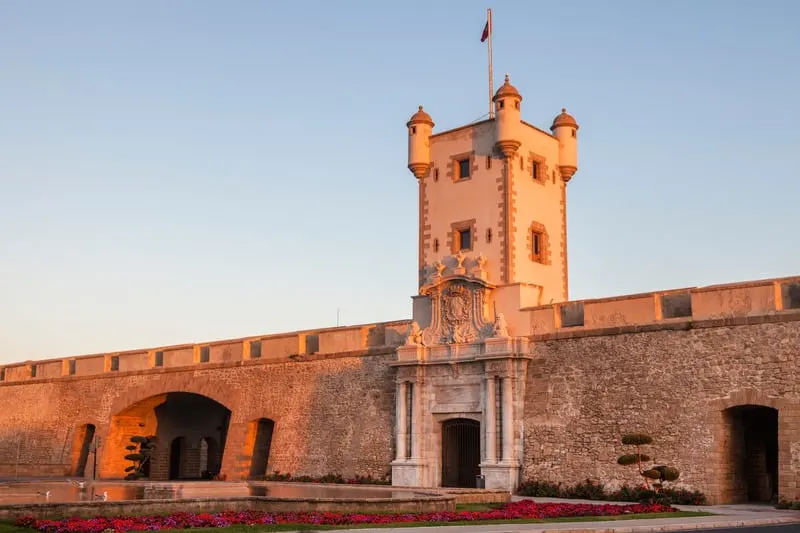 Things to do in Cadiz, Puerta de Tierra