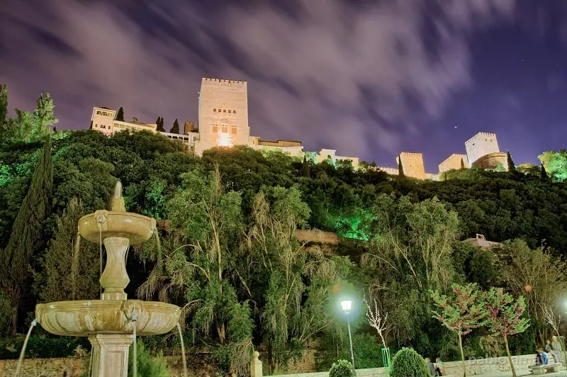 Things to do in Granada at night, a walk around the  Paseo de los Tristes
