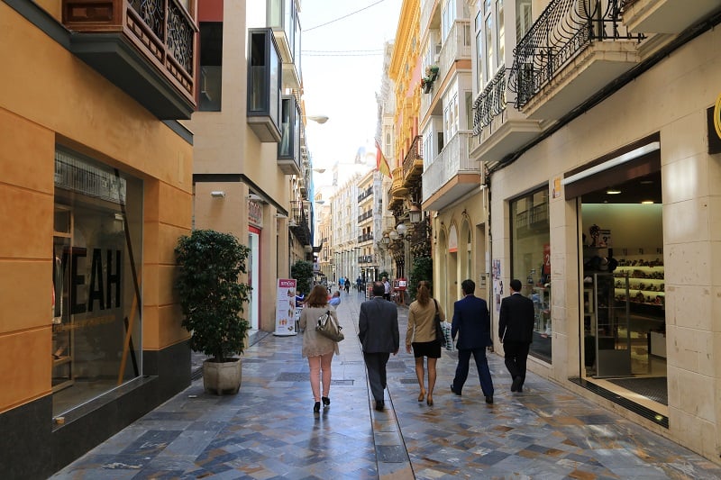 things to do in Cartagena, Go shopping in Calle Mayor