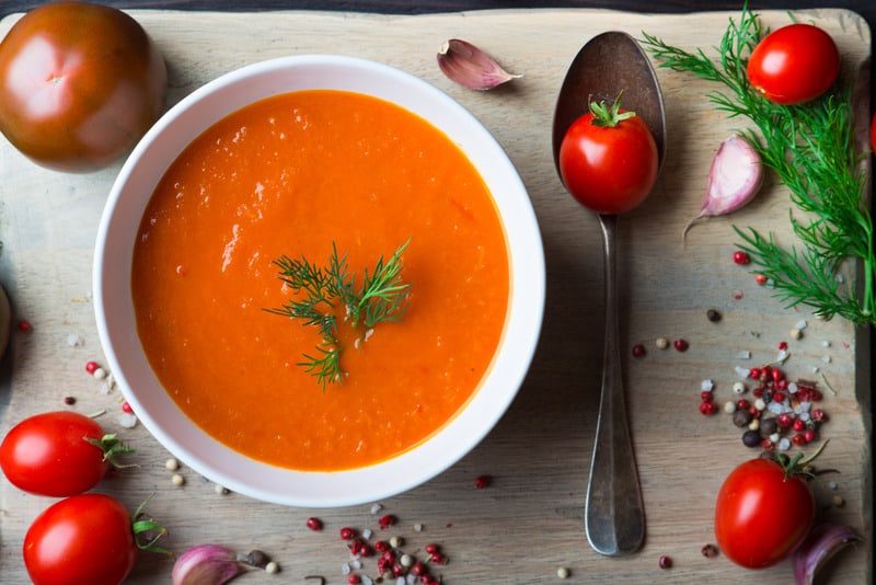 Tomato soup gazpacho with fresh tomatoes and garlic. 25 Ideas for the Best Spanish Themed Party 