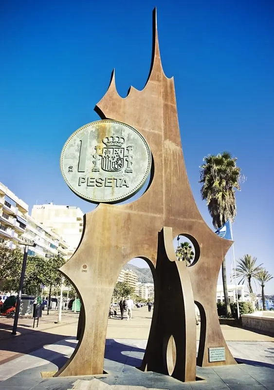 Things to do in Fuengirola, Take a picture at Monumento a la Peseta