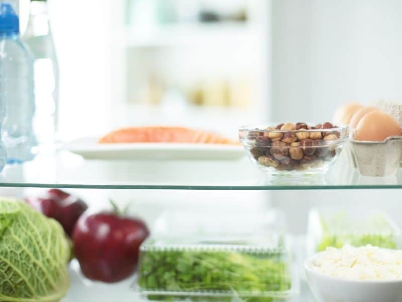 How to Store Ensalada de Espinacas. Ingredients such as nuts, apple, salad in a fridge.