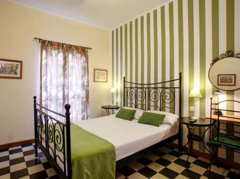 18 Best Cheap Hotels in Malaga, Málaga Lodge Guesthouse 