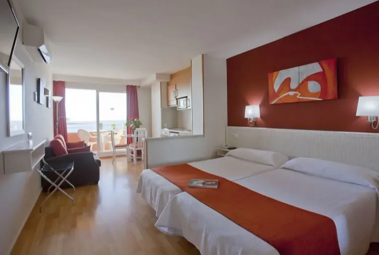 17 Best Resorts in Malaga, Princesa Playa Hotel Apartamentos
