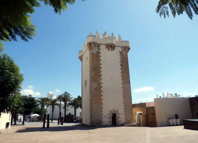 Castillo De La Torre De Guzmán