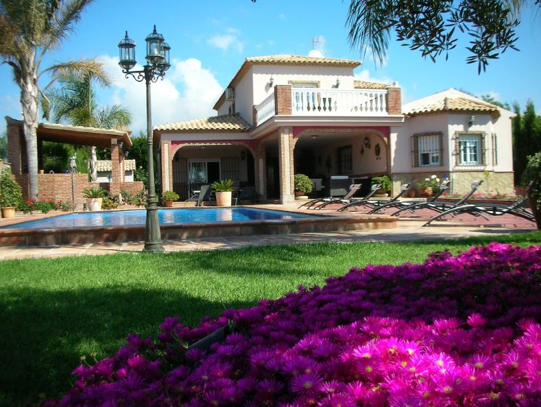 Big house with swimming pool and nice garden, 19 Stunning Villas to Rent in Andalucia