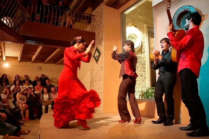 flamenco dancers at Abadía del Sacromonte in Granada while musicians are at the back