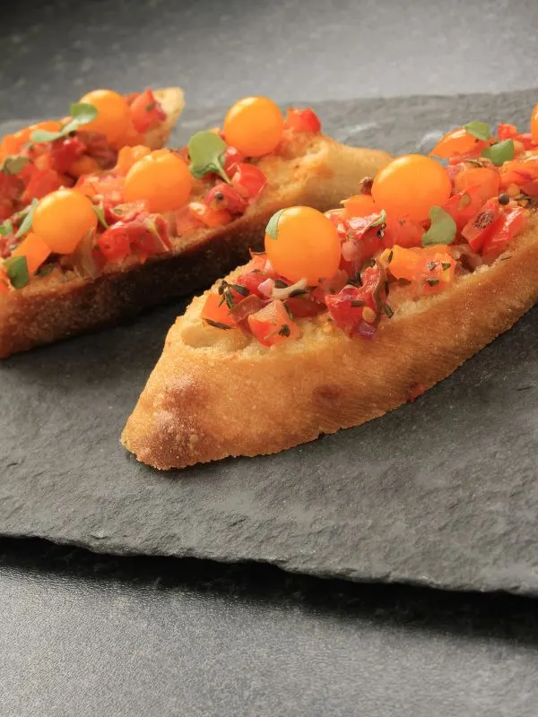 pan con tomate recipe on a black plate. 20 Best Spanish Vegetarian Tapas You Will Love