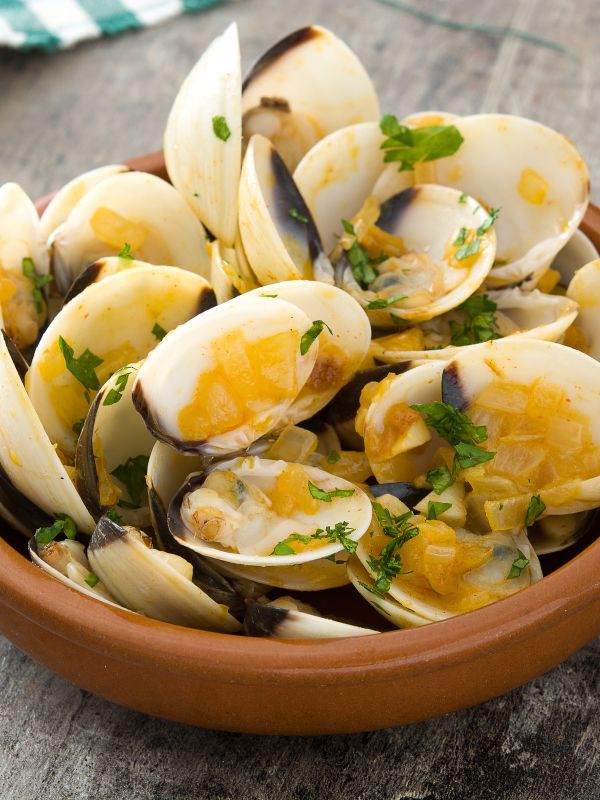spanish clams dish