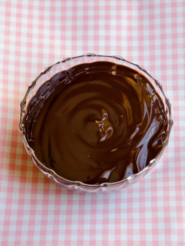 natillas de leche with chocolate in a glass bowl.