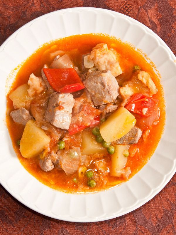 marmitako recipe, a tuna stew with potatoes and peppers.