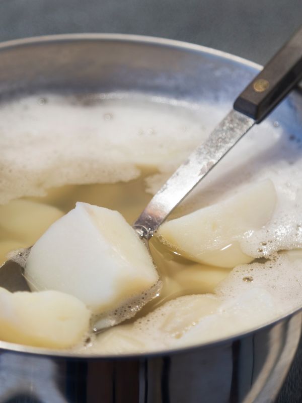 potatoes boiling in water for the Spanish potato salad with tuna. 