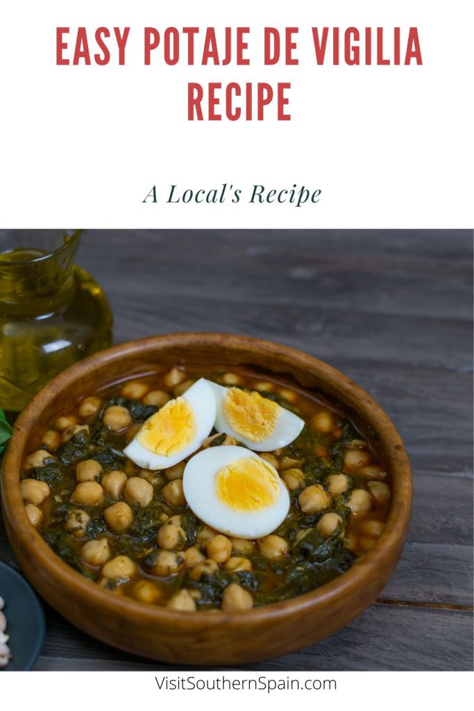 a bowl of chickpea and spinach with boiled egg on top. On top it's written easy potaje de vigilia recipe.