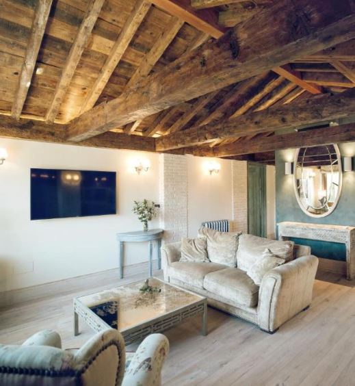 living room with TV and wooden ceiling at La Corrala del Realejo, luxury hotels in Granada