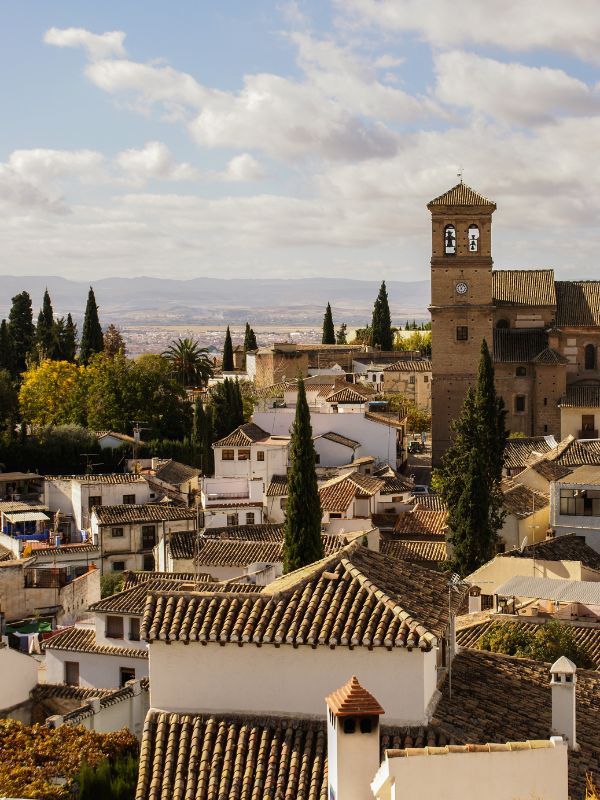 aerial view of the town of Albaicín. With white walls and brown roofs.