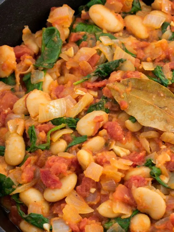 closeup with spanish beans and tomatoes - Healthy Spanish Beans with Tomatoes Recipe