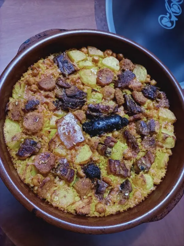 spanish baked rice in a clay pot