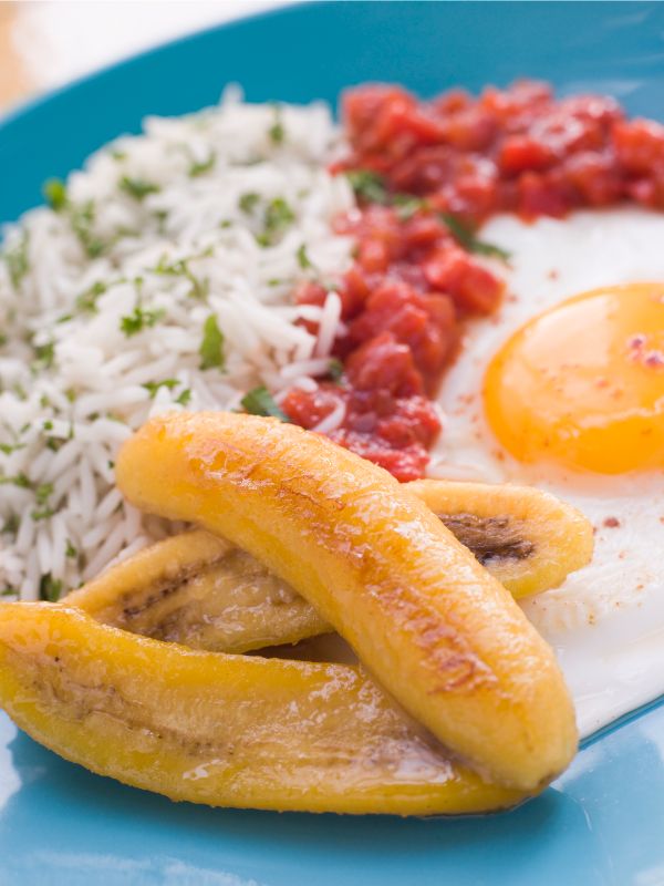 arroz a la cubana with sofrito sauce, eggs and fried bananas.