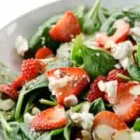 ensalada de espinacas, spanish spinach salad with strawberry and nuts