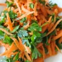 ensalada de zanahoria, spanish carrot salad with fresh parsley.