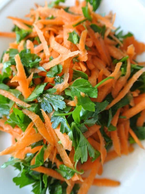 ensalada de zanahoria spanish carrot salad with fresh parsley. - Best Ensalada de Zanahoria Recipe [Spanish Carrot Salad]