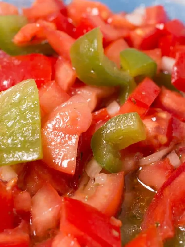 closeup of a trampo salad with tomatoes, peppers and onion