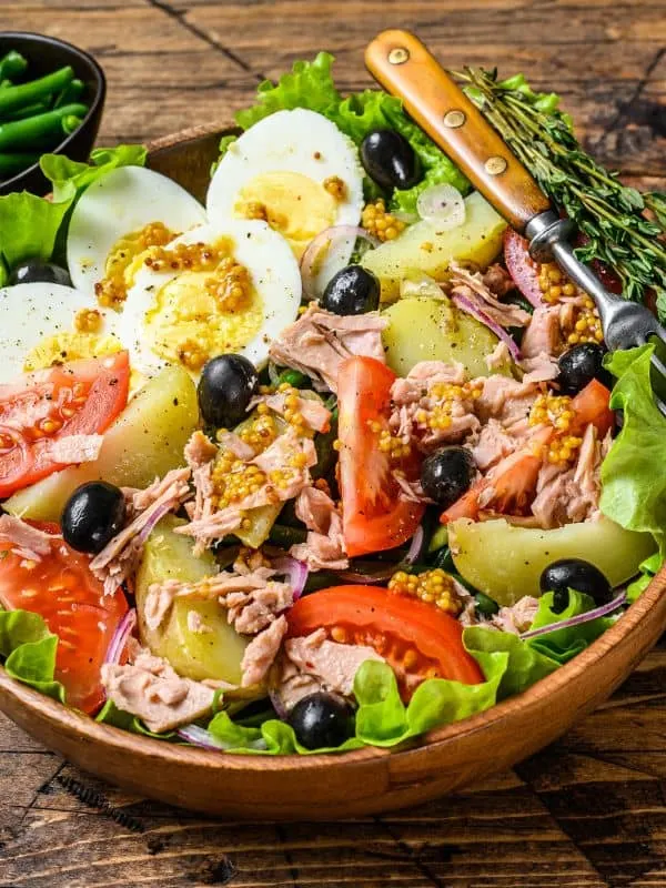 ensalada campera with tuna, boiled eggs, olives and tomatoes