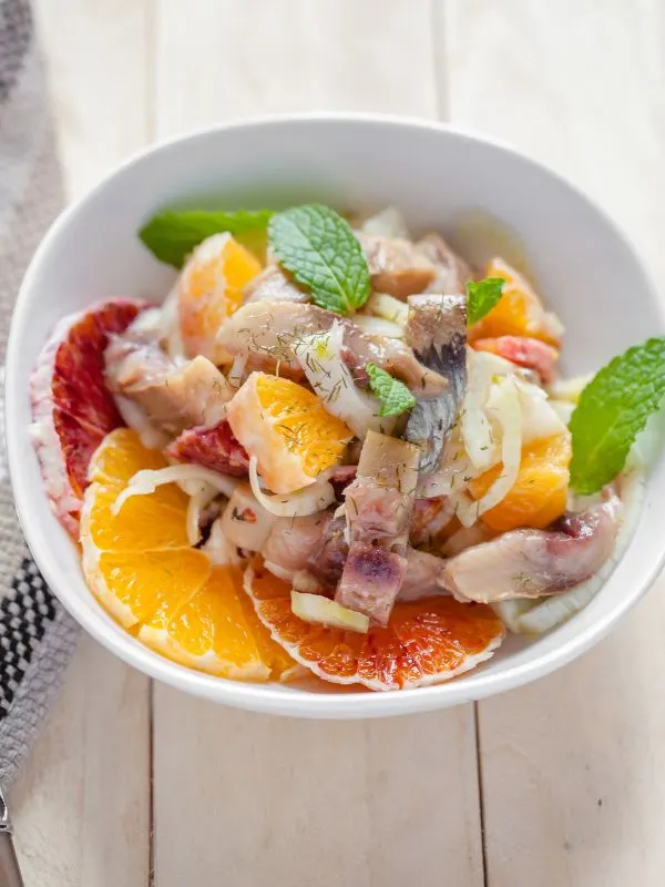 traditional spanish salad with oranges and fish