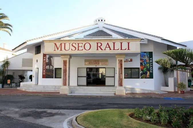 front entrance to the Museo Ralli in Marbella
