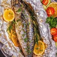 frozen Mackerel Recipe with lemon slices, tomatoes and herbs