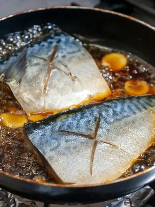 pan-fried mackerel recipe frying in a pan