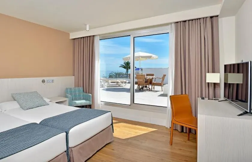 double room with tv and balcony overlooking the sea at Sol Torremolinos - Don Pedro