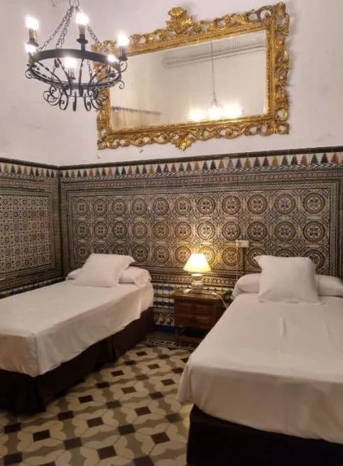 bedroom with 2 separate beds at Hotel Simon in Seville
