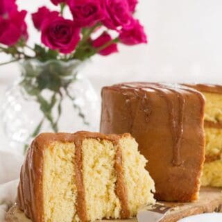Dulce de leche filled sponge cake and vase with pink roses
